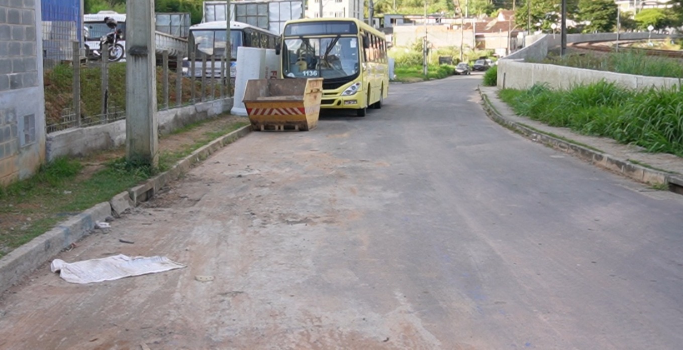 Rua Carvalho Leite terá restrição temporária de parada e estacionamento de veículos nesta quinta-feira para obra da Copasa em Santos Dumont